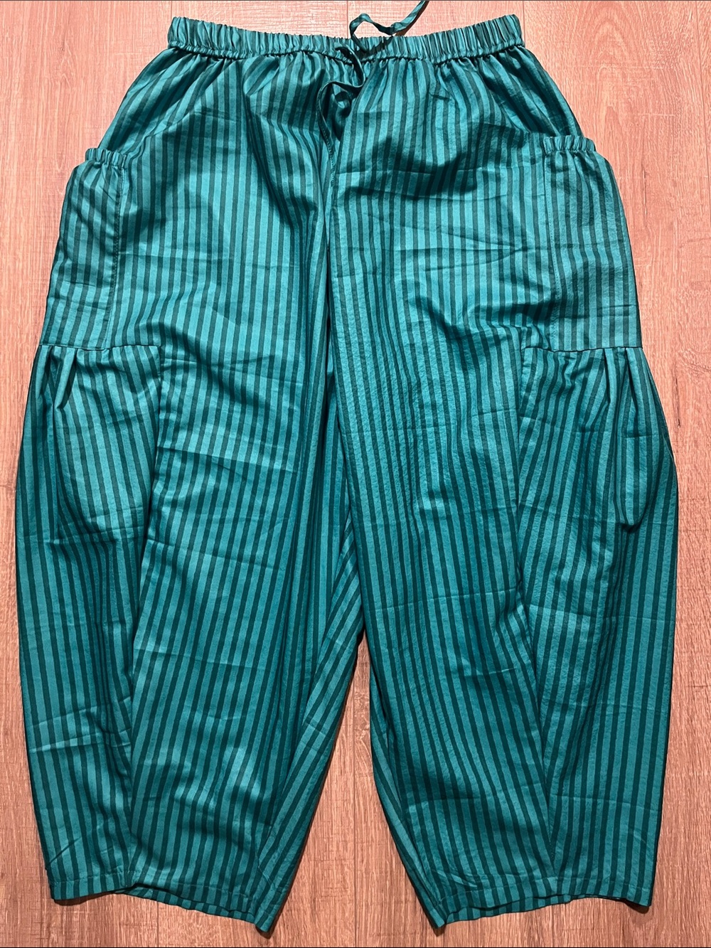 Super Cute Teal & Dark Green Striped Cropped Pants